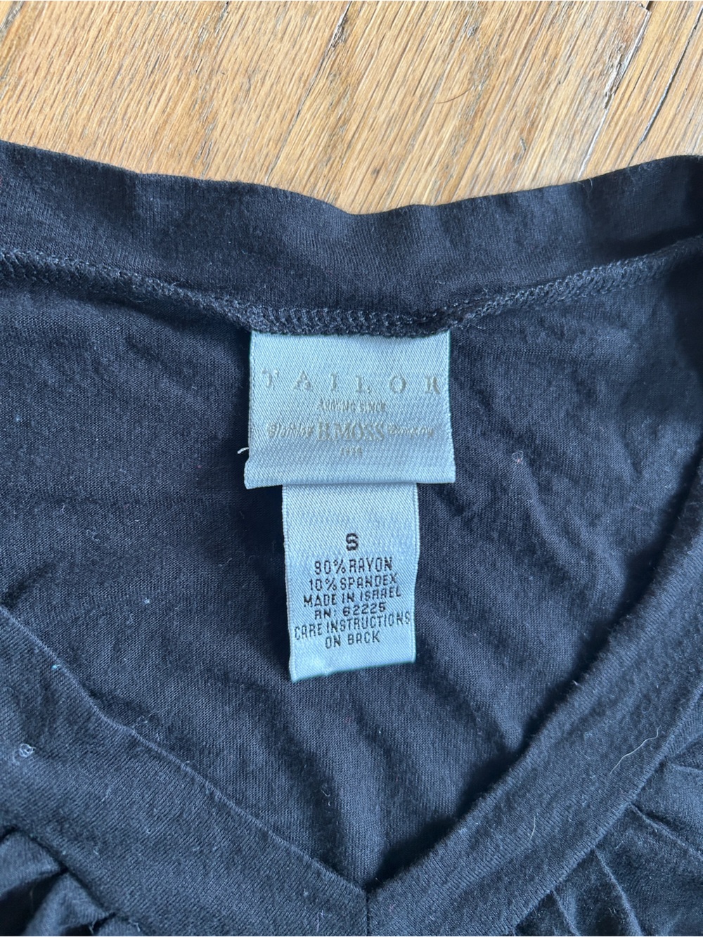 Black V-Neck Ruched Long Sleeve Top - Picture 2 of 2